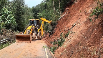 อบจ.แม่ฮ่องสอน ส่งเครื่องจักรกล งานแก้ไขเปิดเส้นทางดินสไลด์ลงข้างทาง ถนนสาย มส.ถ 1-0003 บ้านหนองขาวกลาง  - บ้านห้วยตอง  อบจ.แม่ฮ่องสอน ส่งเครื่องจักรกล งานแก้ไขเปิดเส้นทางดินสไลด์ลงข้างทาง ถนนสาย มส.ถ 1-0003 บ้านหนองขาวกลาง  - บ้านห้วยตอง