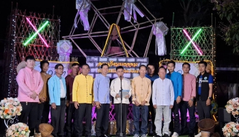 นายไพฑูรย์ สำราญไพรวัลย์ รองนายกองค์การบริหารส่วนจังหวัดแม่ฮ่องสอน ให้เกียรติร่วมงาน และกล่าวนโยบายการสนับสนุนประเพณีท้องถิ่นที่โดดเด่น ในพิธีเปิด "ลานวัฒนธรรมวัดอุทยารมณ์" (วัดจองสูง) ประจำปี 2568 ณ วัดอุทยารมณ์ (วัดจองสูง) อำเภอแม่สะเรียง จังหวัดแม่ฮ่อง นายไพฑูรย์ สำราญไพรวัลย์ รองนายกองค์การบริหารส่วนจังหวัดแม่ฮ่องสอน ให้เกียรติร่วมงาน และกล่าวนโยบายการสนับสนุนประเพณีท้องถิ่นที่โดดเด่น ในพิธีเปิด "ลานวัฒนธรรมวัดอุทยารมณ์" (วัดจองสูง) ประจำปี 2568 ณ วัดอุทยารมณ์ (วัดจองสูง) อำเภอแม่สะเรียง จังหวัดแม่ฮ่อง