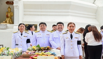 รองปลัดองค์การบริหารส่วนจังหวัด รักษาราชการแทนปลัดองค์การบริหารส่วนจังหวัดแม่ฮ่องสอน พร้อมด้วยเจ้าหน้าที่ในสังกัดฯ ร่วมพิธีเจริญพระพุทธมนต์และทำบุญตักบาตรถวายราชกุศล ณ วัดพระธาตุดอยกองมู อำเภอเมืองแม่ฮ่องสอน จังหวัดแม่ฮ่องสอน