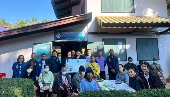 สมาชิกสภาองค์การบริหารส่วนจังหวัดแม่ฮ่องสอน อำเภอปางมะผ้า เขต 2 เป็นตัวแทนนายกองค์การบริหารส่วนจังหวัดแม่ฮ่องสอน พร้อมด้วยเจ้าหน้าที่กองสาธารณสุข อบจ.แม่ฮ่องสอน ร่วมลงพื้นที่พร้อมนายแพทย์พัลลภ เทพวงค์ แพทย์เวชศาสตร์ครอบครัว เพื่อจัดระบบการให้บริการการแพทย