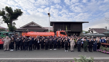 นายโชคชัย เวชกิจ รองนายกอบจ.แม่ฮ่องสอน และนางสาวศศิวิมล จันทร์สว่าง หัวหน้าสำนักปลัดอบจ. พร้อมด้วย เจ้าที่สำนักปลัดฯ เจ้าหน้าที่กองช่าง อบจ.แม่ฮ่องสอน พร้อมรถบรรทุกน้ำ เข้าร่วมโครงการ kick off รณรงค์ป้องกันและแก้ไขปัญหาไฟป่าหมอกควันประจำปี 2569