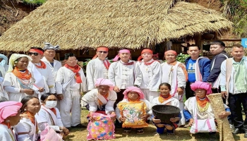 นายไพฑูรย์ สำราญไพรวัลย์ รองนายกองค์การบริหารส่วนจังหวัดแม่ฮ่องสอน ให้เกียรติเข้าร่วมงานและพบปะพี่น้องประชาชนกลุ่มชาติพันธุ์ลเวือะ ในกิจกรรมสืบสานวัฒนธรรมประเพณีชนเผ่าลเวือะ ณ บ้านอบพาย ตำบลป่าแป่ อำเภอแม่สะเรียง