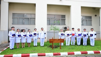 นางอารีย์ แสนสม รองปลัดองค์การบริหารส่วนจังหวัด รักษาราชการแทนปลัดองค์การบริหารส่วนจังหวัดแม่ฮ่องสอน รับพระราชทานเครื่องราชย์อิสริยาภรณ์ชั้นสายสะพาย ประจำปี 2568