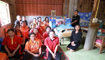 โรงเรียนสังวาลย์วิทยา ร่วมส่งต่อความห่วงใยด้วยการ มอบแพมเพิสให้แก่ผู้ป่วยติดเตียง ในชุมชน